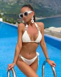 Kafasına uyuşacak erkeği arayan Zeynep