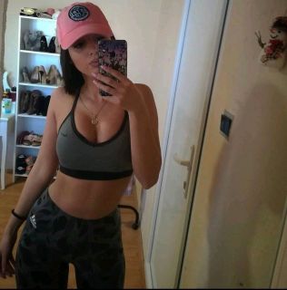 Siz beyleri evinde misafir eden Burcu