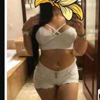 Büyük göğüslü şık bir bayan Melda