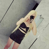 Dekoltesini göstermeye çalışan Nazenin