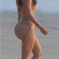 Kadınsı vücutlu bayan Bella