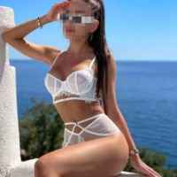 Kafasına uyuşacak erkeği arayan Zeynep