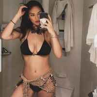 Tatlı sevişmeler veren Bengü