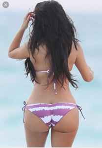 Kadınsı vücutlu bayan Bella