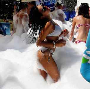 Modayı çok takip eden Gülten